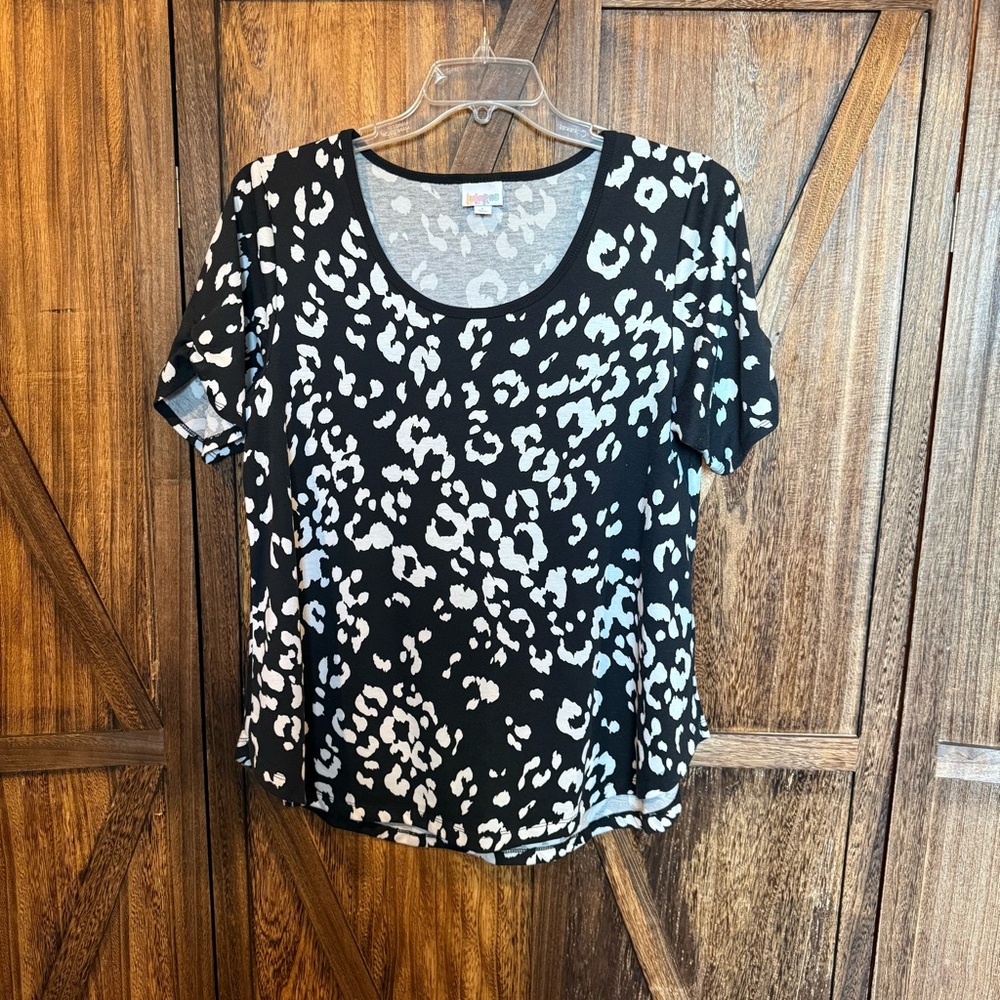 Chic Black and White Animal Print Short Sleeve Top - Large